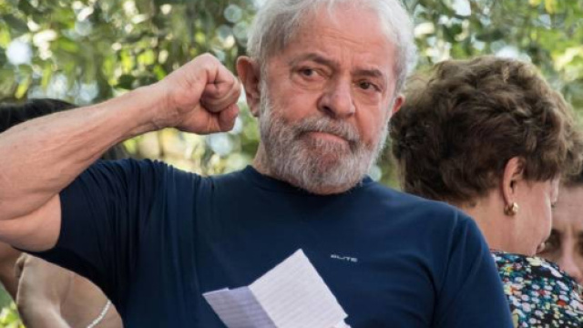 Br&eacute;sil : Le dernier discours d'homme libre de Lula avant qu'il purge sa peine de 12 ans