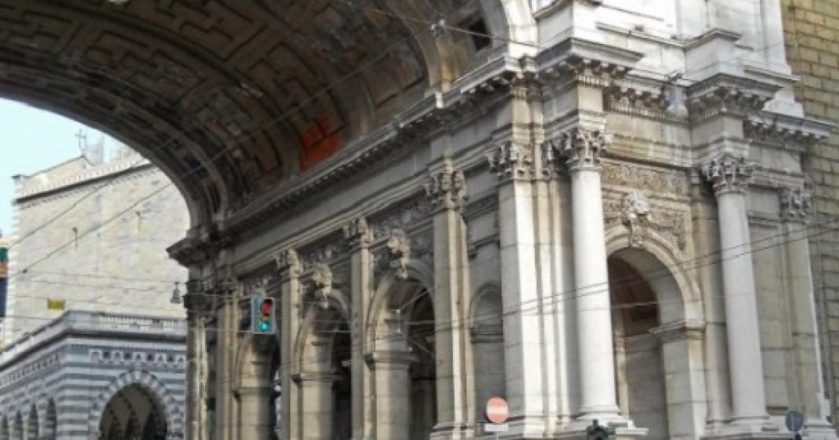 Suicidio a Genova un uomo si lancia dal ponte