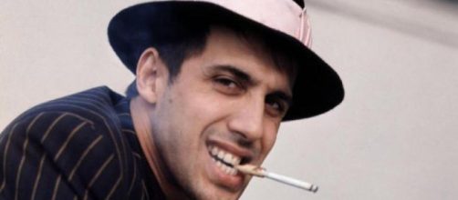 Adriano Celentano continua a far discutere con le sue lettere.