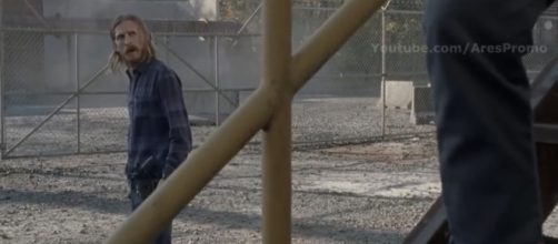 Dwight makes a choice to double-cross someone other than Negan in this episode. (Image via AMC/AresPromo YouTube screenshot)