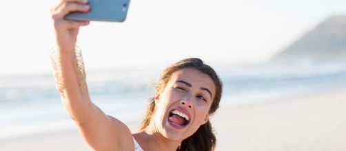 Neonato rischia la vita a causa di un selfie