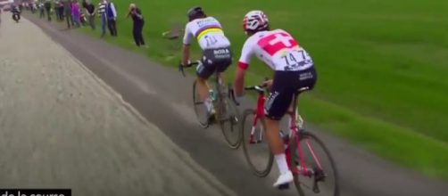 Sagan e Dillier in uno degli ultimi tratti di pavé