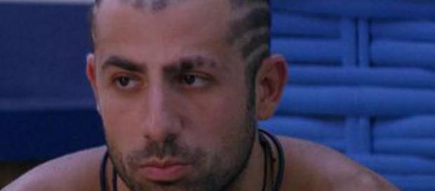 Kaysar fala do horror da guerra (Foto internet) Kaysar fala do horror da guerra (Foto internet)