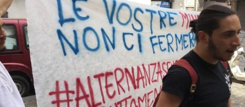 Alternanza scuola-lavoro, la protesta degli studenti al Pio Monte.