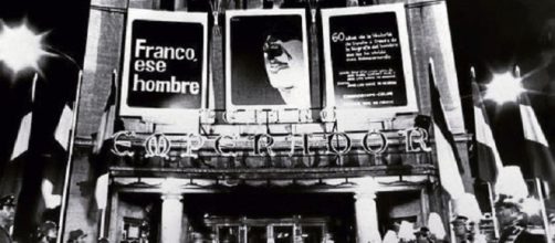 Estreno en un cine de 1964 del documental "Franco, ese hombre" de José Luis Sáenz De Heredia.