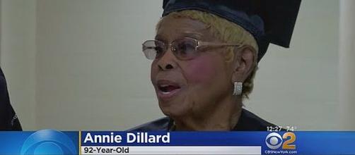92-year-old Annie Dillard gets third degree from college [Image: CBS New York/YouTube screenshot]