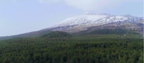 La cima dell'Etna innevata e pronta a ricevere il Giro