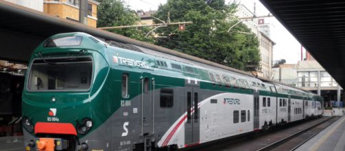 Novara-Milano: treno fermo per guasto, passeggeri rischiano multa.