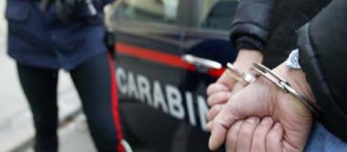 Suoceri ordinano aggressione con l'acido contro il genero: arrestati dai carabinieri.