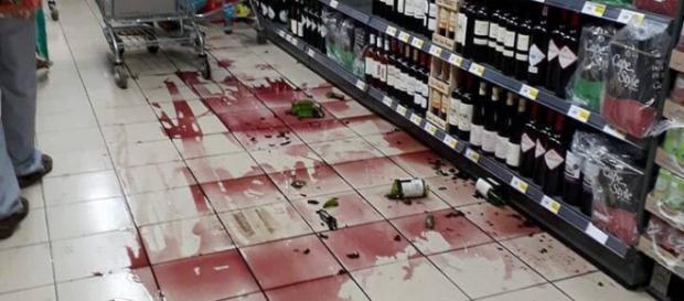 Danni, supermercato Mayotte: https://www.emsc-csem.org/Earthquake/Gallery/?id=666262 Danni, supermercato Mayotte: https://www.emsc-csem.org/Earthquake/Gallery/?id=666262