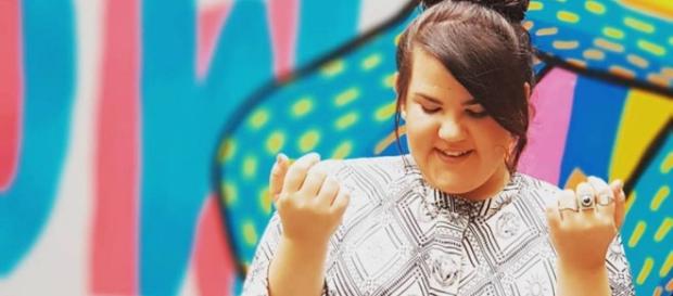 Netta Barzilai, representante de Israel cae del escenario al finalizar su actuación Netta Barzilai, representante de Israel cae del escenario al finalizar su actuación