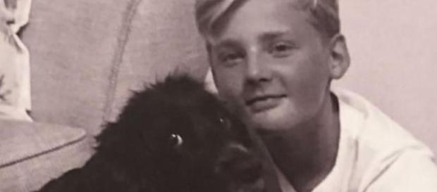 Seb Morris si suicida dopo la morte della sua cagnolina Seb Morris si suicida dopo la morte della sua cagnolina