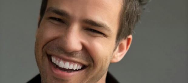 Singer and songwriter Todd Carey is kicking off his 'Sail Into Summer Tour' this summer. / Image via Liz Skollar PR, used with permission. Singer and songwriter Todd Carey is kicking off his 'Sail Into Summer Tour' this summer. / Image via Liz Skollar PR, used with permission.