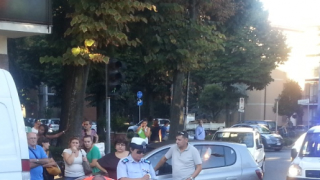 la distrazione pu&ograve; essere fatale anche sulle strisce pedonali