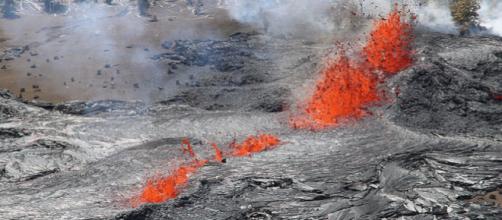 Aerial view of lava fountains at a fissure eruption of Kilauea volcano in Hawaii (Image credit – Jay Robinson, Wikimedia Commons)