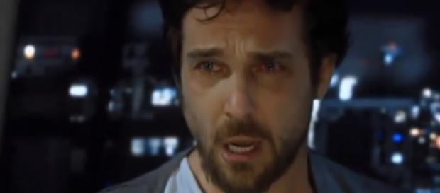 Benjamin é torturado por Ricardo Montana na novela Apocalipse (Foto: Record TV) Benjamin é torturado por Ricardo Montana na novela Apocalipse (Foto: Record TV)