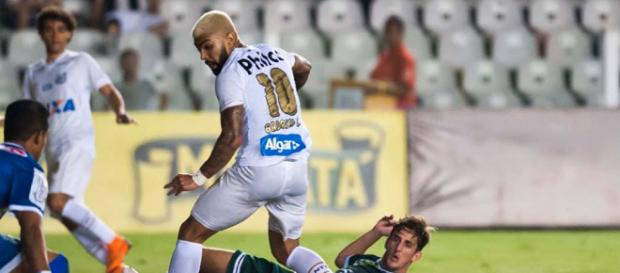 Com direito a gol de letra, Gabigol faz três e comanda goleada do Santos - Foto: Reprodução / Facebook Oficial Santos FC Com direito a gol de letra, Gabigol faz três e comanda goleada do Santos - Foto: Reprodução / Facebook Oficial Santos FC