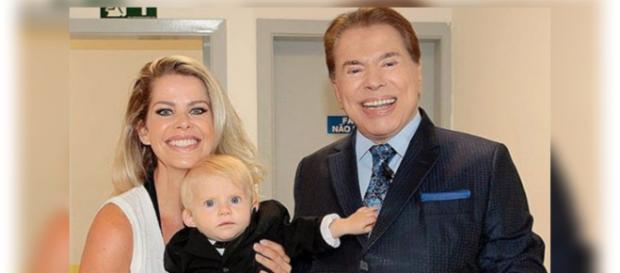 Karina Bacchi leva o filho para programa no SBT Karina Bacchi leva o filho para programa no SBT