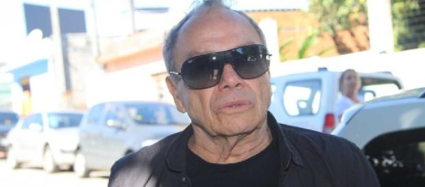 Stênio Garcia aparece quase irreconhecível prestes a entrar em Deus Salve o Rei Stênio Garcia aparece quase irreconhecível prestes a entrar em Deus Salve o Rei