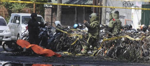 Surabaya: 13 maggio, attentato Isis a 3 chiese cristiane Surabaya: 13 maggio, attentato Isis a 3 chiese cristiane