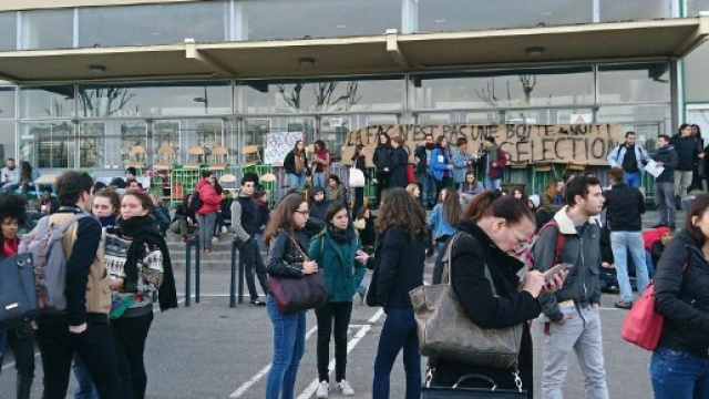 Blocage de l'université d'Arcueil : des étudiants ne peuvent pas passer leurs partiels - francetvinfo.fr