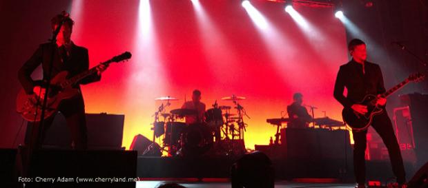 Interpol en Barcelona, España, durante la gira aniversario de "Turn On The Bright Lights". Interpol en Barcelona, España, durante la gira aniversario de "Turn On The Bright Lights".