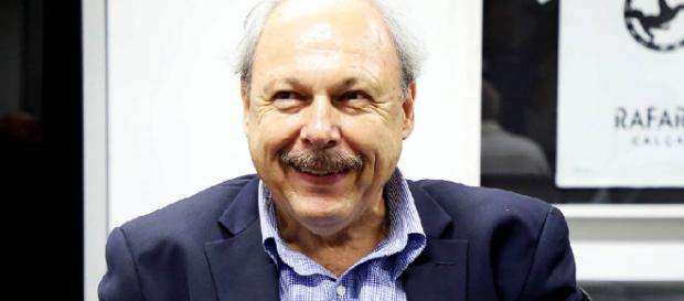 Presidente do Santos José Carlos Peres negocia com representantes de jogador argentino Presidente do Santos José Carlos Peres negocia com representantes de jogador argentino