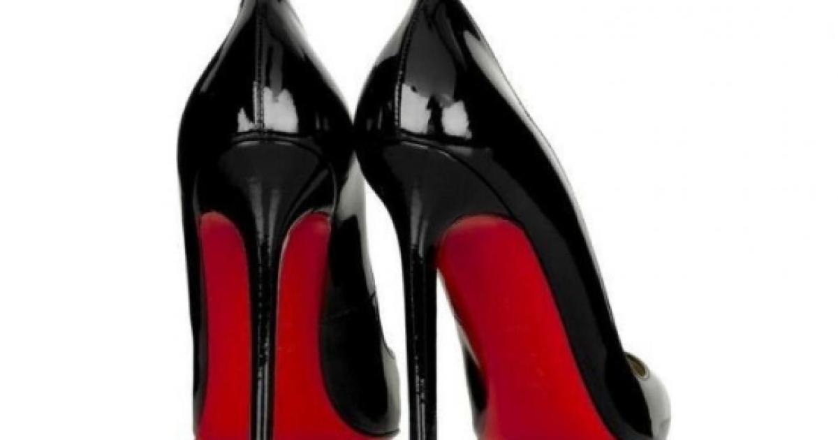 chaussure avec semelle rouge