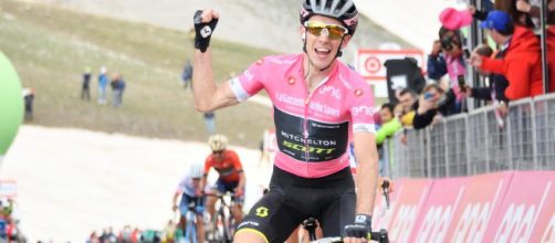 Giro d'Italia, sul Gran Sasso trionfa la maglia rosa Yates - La Stampa - lastampa.it