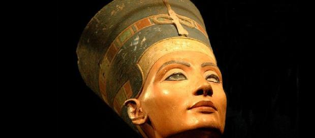 La regina Nefertiti - aton-ra.com La regina Nefertiti - aton-ra.com