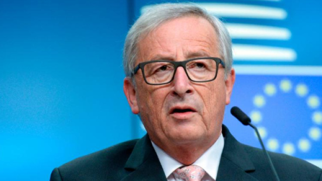 Juncker sul caso Italia: 'Germania non calpesti la dignità degli italiani'.