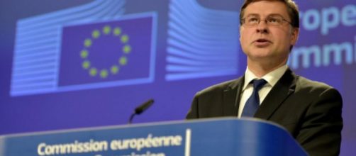 Il vice presidente della Commissione Europea, Valdis Dombrovskis, detta le condizioni a M5S e Lega