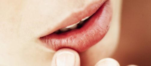 Lábios ressecados e feridas na pele merecem atenção, embora nem sempre sejam indicativos de algo grave.