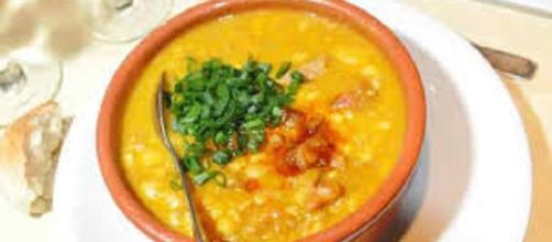 Locro de trigo con salsa picante