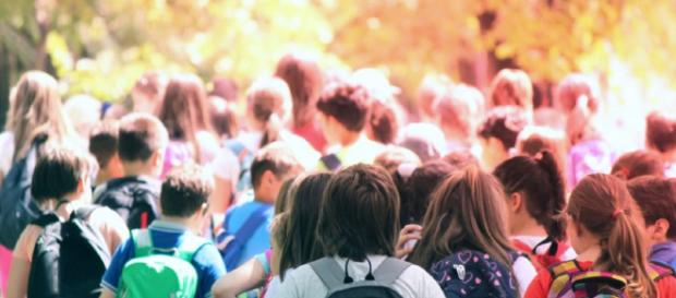 Bambino di 11 anni 'dimenticato' a Catania durante una gita: indagati due prof. Bambino di 11 anni 'dimenticato' a Catania durante una gita: indagati due prof.