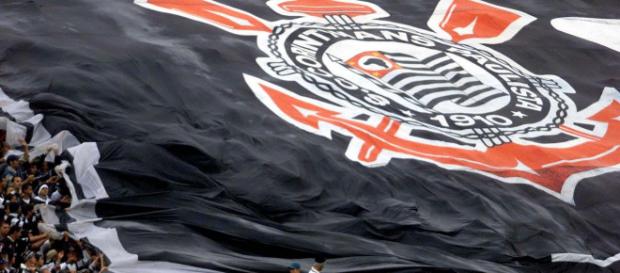 Bandeirão do Corinthians durante um jogo. (foto reprodução). Bandeirão do Corinthians durante um jogo. (foto reprodução).