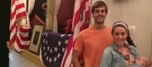 Derick Dillard and wife Jill Duggar / (Image via Derick Dillard/Instagram) Derick Dillard and wife Jill Duggar / (Image via Derick Dillard/Instagram)