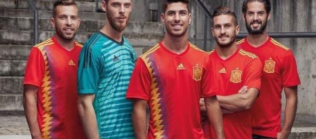España posa con la 'camiseta republicana' para la foto oficial del ... - elespanol.com España posa con la 'camiseta republicana' para la foto oficial del ... - elespanol.com