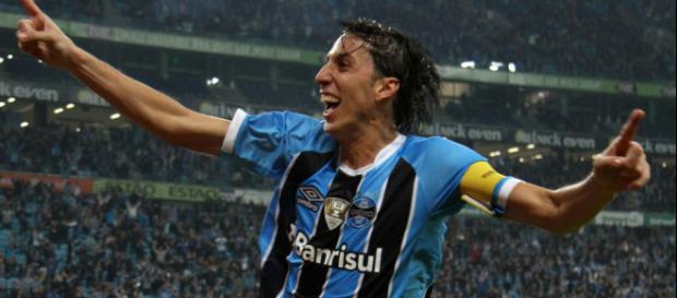 Geromel vai para a Copa, mas antes defende o Grêmio na Libertadores Geromel vai para a Copa, mas antes defende o Grêmio na Libertadores