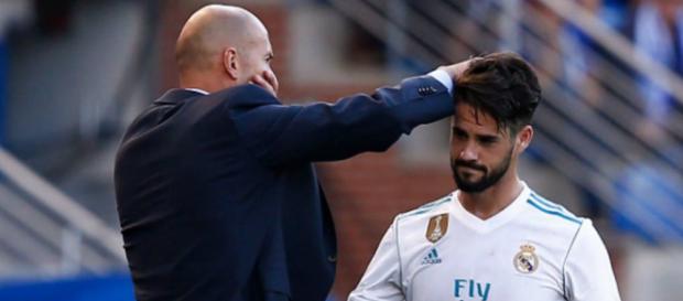 Isco com o treinador Zinedine Zidane Isco com o treinador Zinedine Zidane