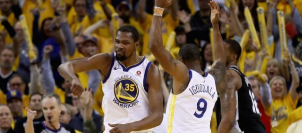 NBA: Warriors et Sixers en demies de Conférence, Spurs et Heat à ... - bfmtv.com NBA: Warriors et Sixers en demies de Conférence, Spurs et Heat à ... - bfmtv.com