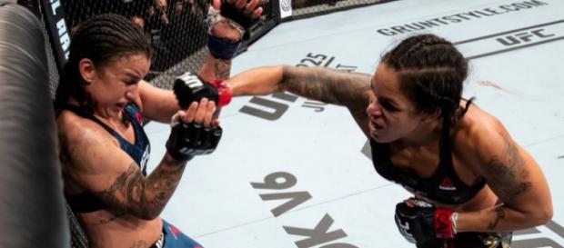 Nunes fue muy superior a Pennington en toda la pelea. UFC.com. Nunes fue muy superior a Pennington en toda la pelea. UFC.com.