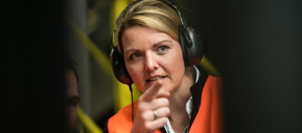 Schulze Föcking wird bedroht - TV von NRW-Ministerin gehackt | IKZ ... - ikz-online.de Schulze Föcking wird bedroht - TV von NRW-Ministerin gehackt | IKZ ... - ikz-online.de