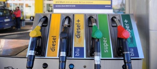 Benzina e diesel ai massimi dal 2015: aumenti dovuti alla speculazione?