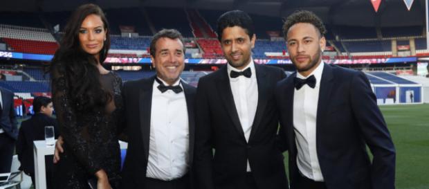 ¡El millonario que pagó más de 200 mil euros por una camiseta de Neymar! ¡El millonario que pagó más de 200 mil euros por una camiseta de Neymar!