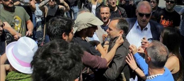 L'agression dont Robert Ménard a été victime à Saint André de Cubzac génère à ce jour cinq plaintes pénales L'agression dont Robert Ménard a été victime à Saint André de Cubzac génère à ce jour cinq plaintes pénales