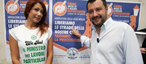 Salvini, insieme alla trans Efe Bal, favorevole alla legalizzazione della prostituzione, ma contrario a quella della cannabis