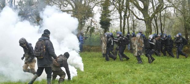 Des affrontements à Notre-Dame-des-Landes en pleine évacuation ... - liberation.fr Des affrontements à Notre-Dame-des-Landes en pleine évacuation ... - liberation.fr
