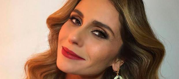 Luzia se transforma em Ariella para recuperar os filhos em Segundo Sol (Foto: TV Globo) Luzia se transforma em Ariella para recuperar os filhos em Segundo Sol (Foto: TV Globo)