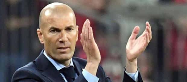 Mercato - Real Madrid : Zidane sur le point de conclure un double transfert ? Mercato - Real Madrid : Zidane sur le point de conclure un double transfert ?